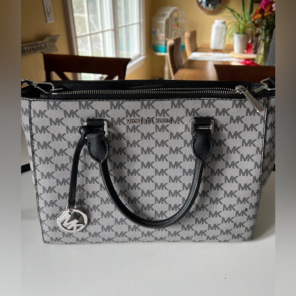 Michael Kors very lightly used small pocketbook